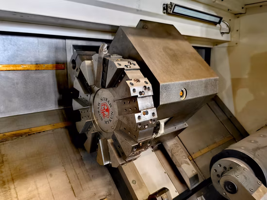 Máquina de torno CNC para torneamento de metal com 8 mandris inclinados